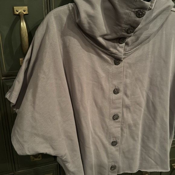 Basic threads Cropped Top - Picture 2 of 5